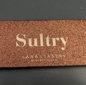 •SOLD• ABH Sultry Palette